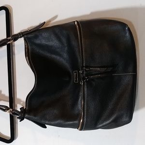 Dooney & Bourke Dillen pebbled grain zipper pockets shoulder bag